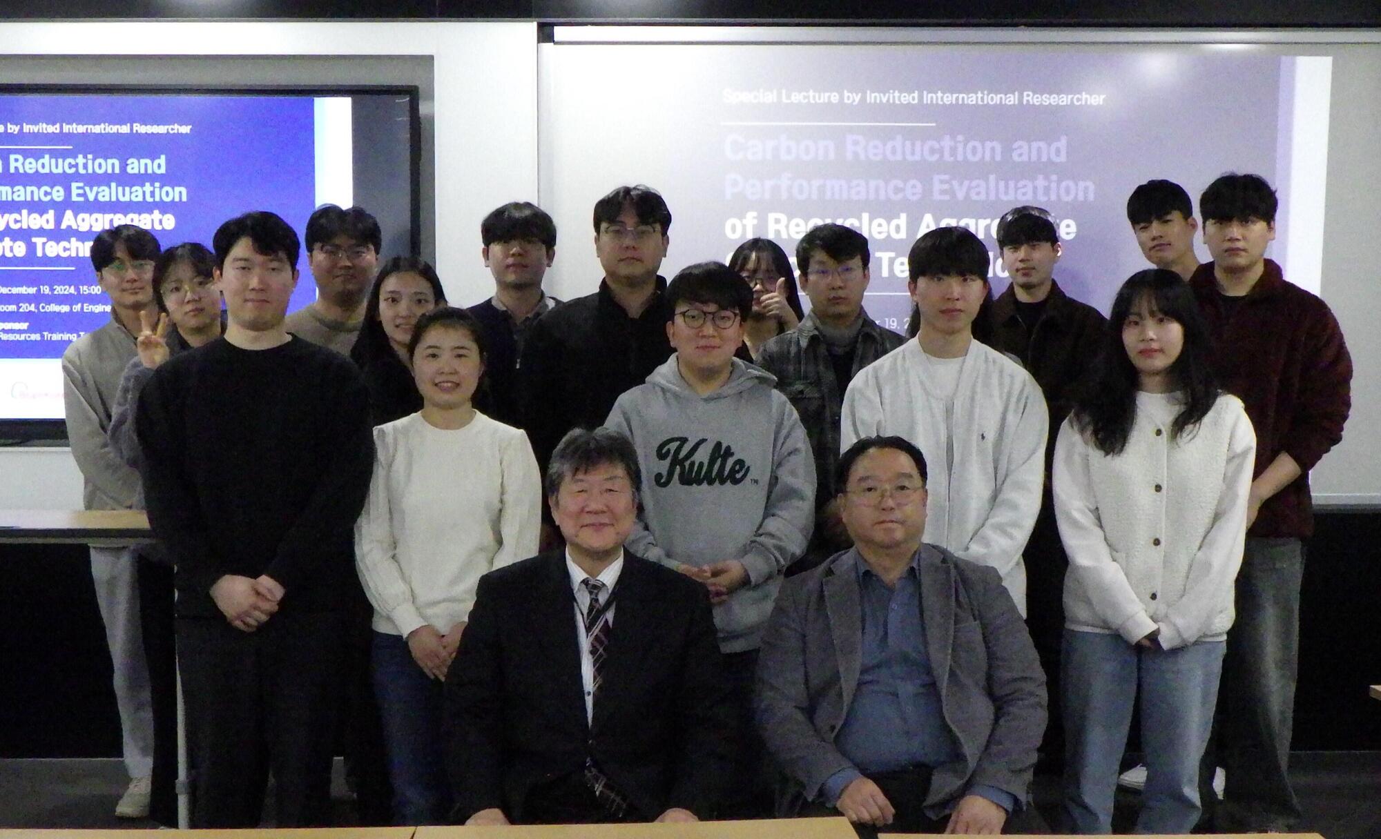 理工学部の道正教授が韓国国立忠南大学校建築工学科大学院生に対する